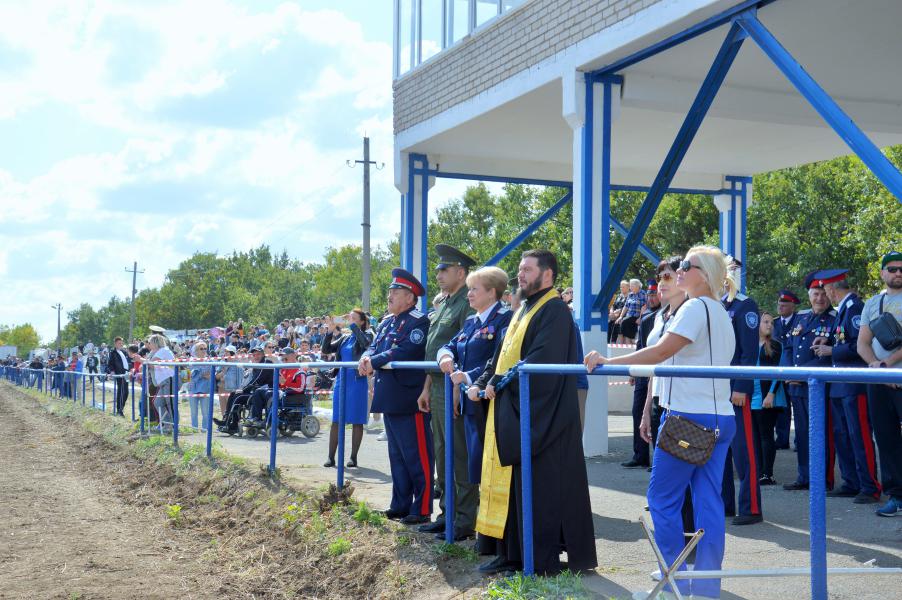 В Белокалитвинском районе прошли скачки на Кубок Атамана Всевеликого войска Донского