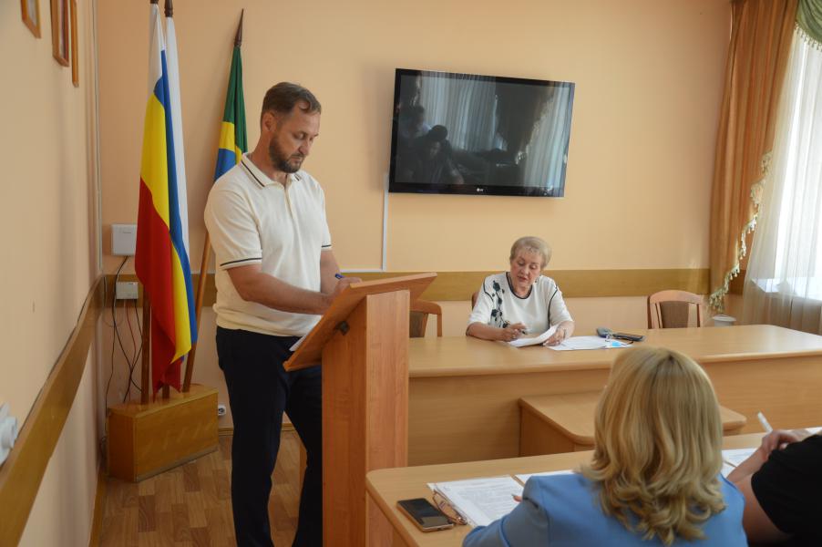 В Администрации Белокалитвинского района под председательством главы Администрации района Ольги Мельниковой состоялось очередное заседание комиссии по координации работы по противодействию коррупции