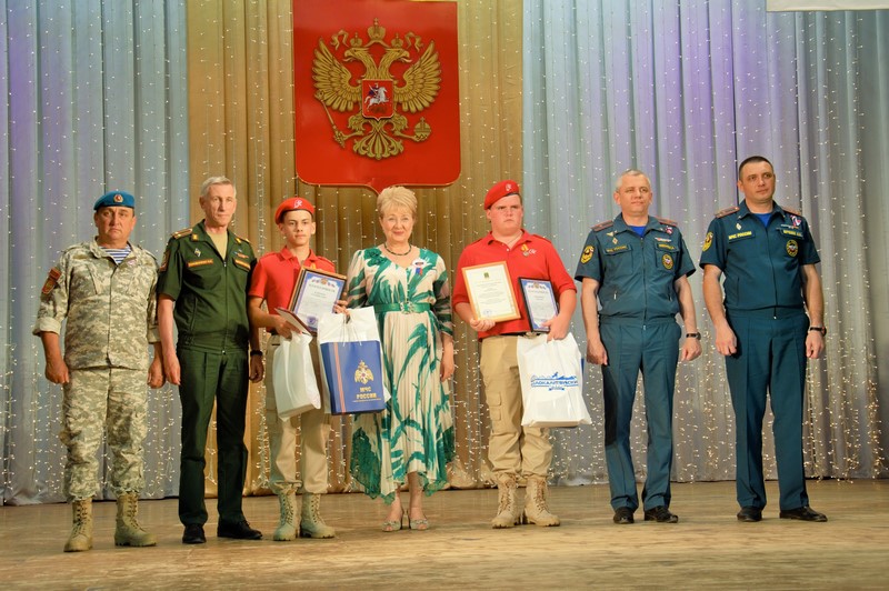 За проявленную отвагу при спасении детей на воде белокалитвинские юнармейцы награждены Знаком «Юнармейская доблесть»