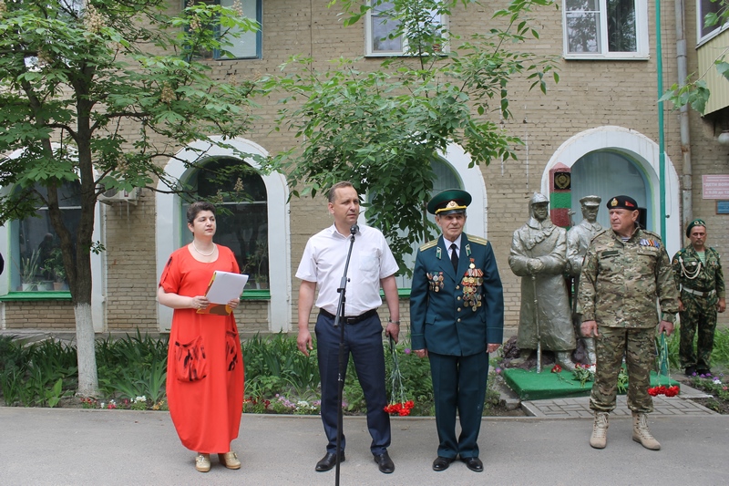 Прошла церемония возложения цветов к памятнику воинам-пограничникам 