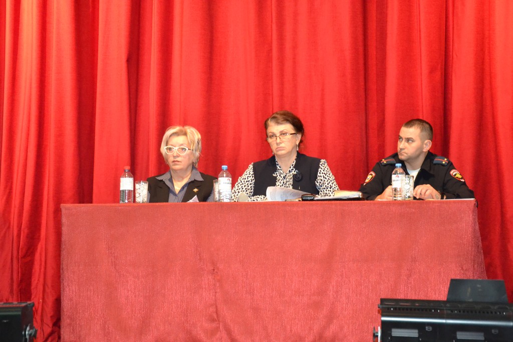 В 21 ноября текущего года информационная группа Администрации Белокалитвинского района под руководством заместителя главы Администрации района по социальным вопросам Елены Керенцевой встретилась с жителями Шолоховского городского поселения