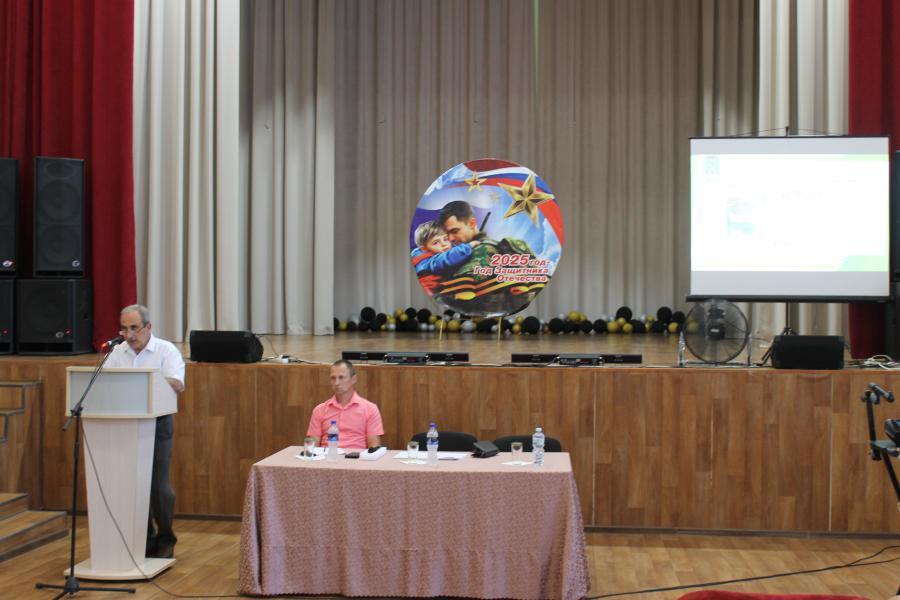 30.07.2025 в хуторе Ильинка прошла встреча жителей с информационной группой Администрации района под руководством первого заместителя главы по жилищно-коммунальному хозяйству делам ГО и ЧС Каюдина О.Э.