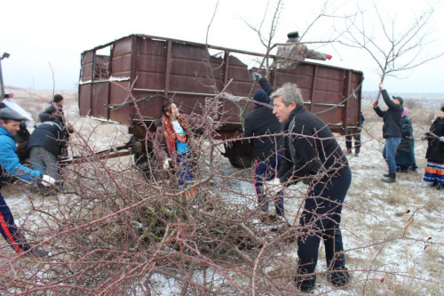 Жители Краснодонецкого поселения приняли участие в традиционном мероприятии, посвященном окончанию сельскохозяйственных полевых работ