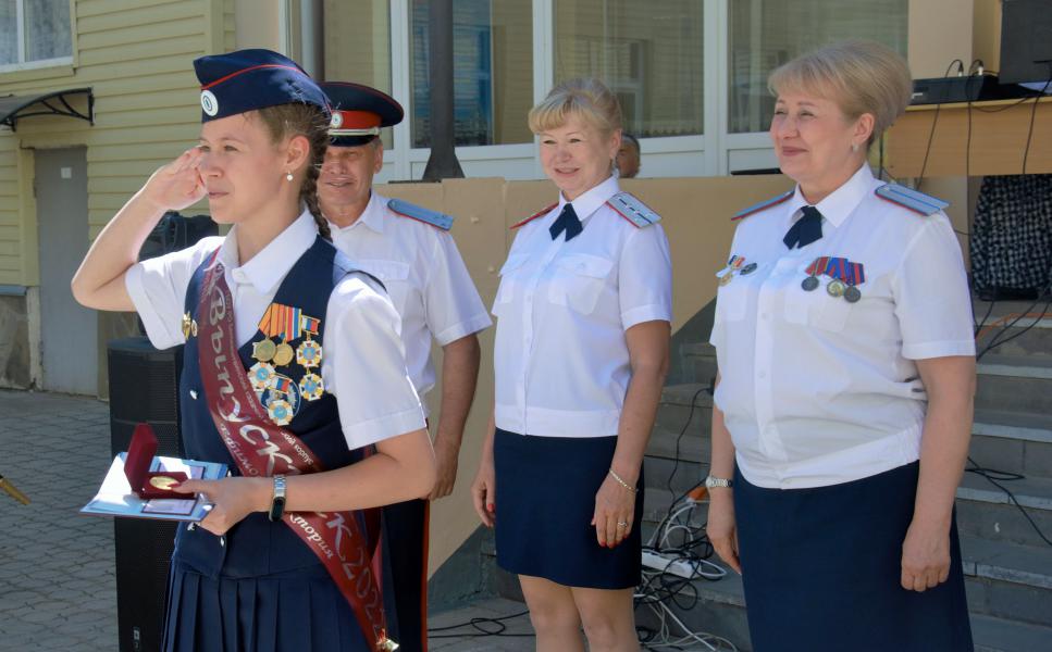Выпускникам казачьего кадетского корпуса вручены аттестаты 