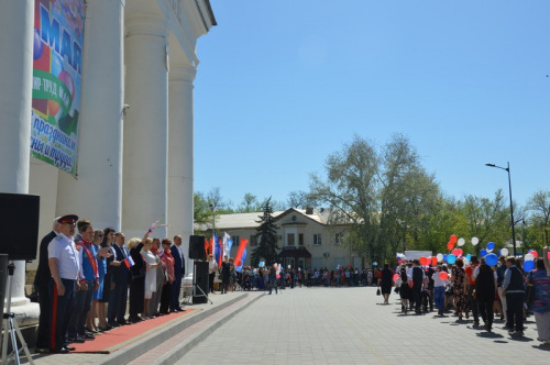 В Белокалитвинском районе возобновляется добрая, всеми любимая традиция – праздничная демонстрация трудовых коллективов