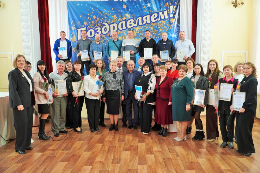Представители жилищно-коммунального хозяйства и бытового обслуживания населения принимают поздравления с профессиональным праздником