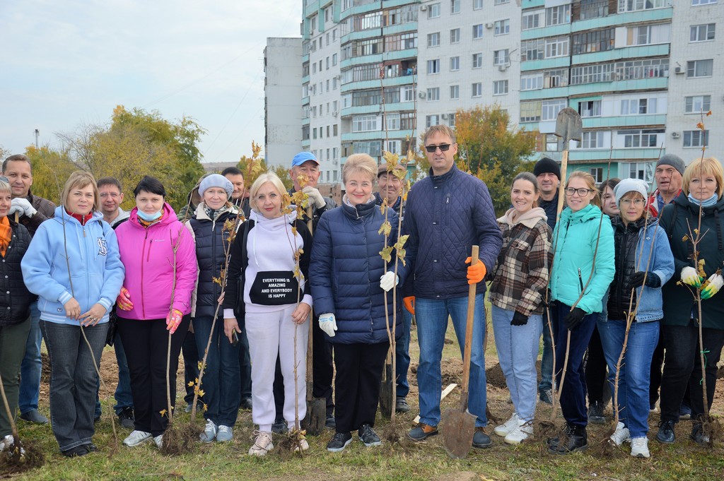 В осенний День древонасаждения в Белокалитвинском районе высадили около полутора тысяч саженцев