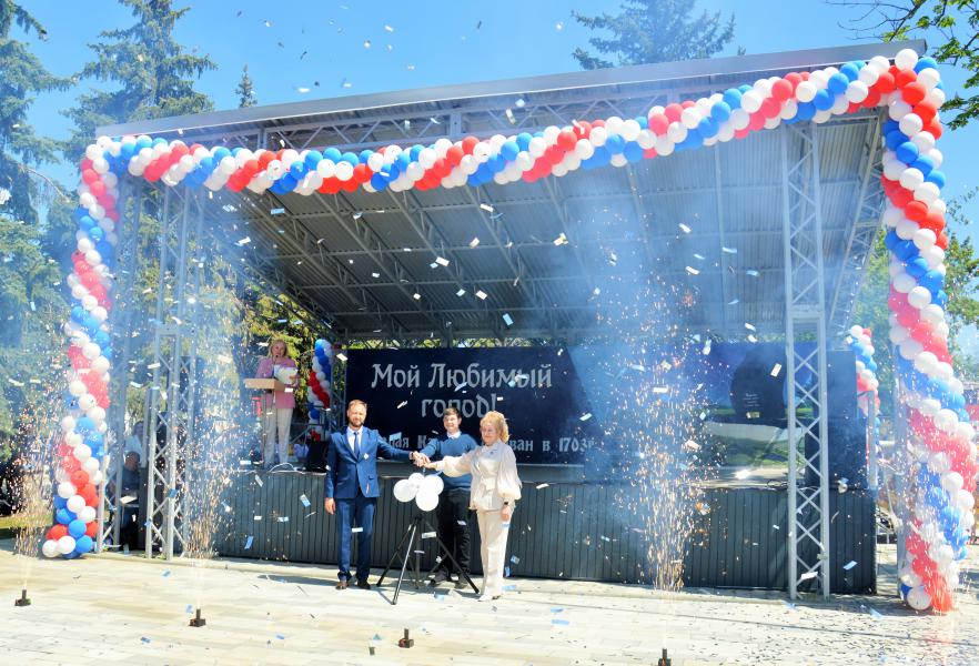 Белая Калитва встретила первомай в обновленном парке Маяковского