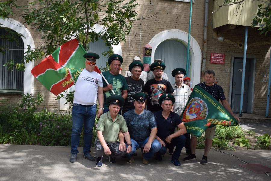 В Белой Калитве прошла церемония возложения цветов, посвященная 107-ой годовщине образования пограничных войск Российской Федерации