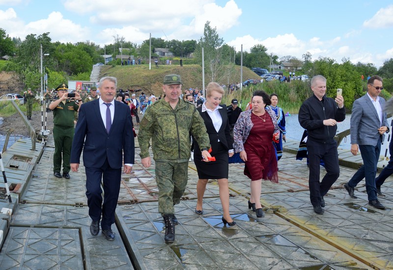 В Белокалитвинском районе через реку Северский Донец установлена новая понтонная переправа