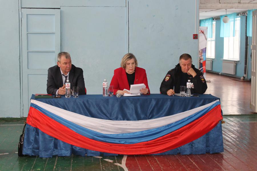 Информационная группа Администрации Белокалитвинского района провела встречу с жителями Грушево-Дубовского сельского поселения