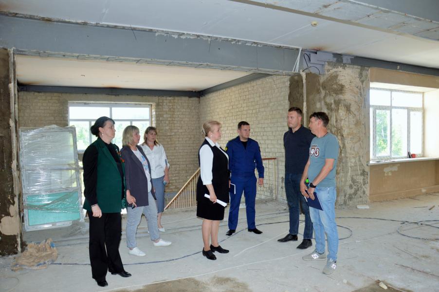  В Белокалитвинском районе осуществляется ремонт сразу двух значимых социальных объектов – городской школы № 3 и Богураевской средней школы