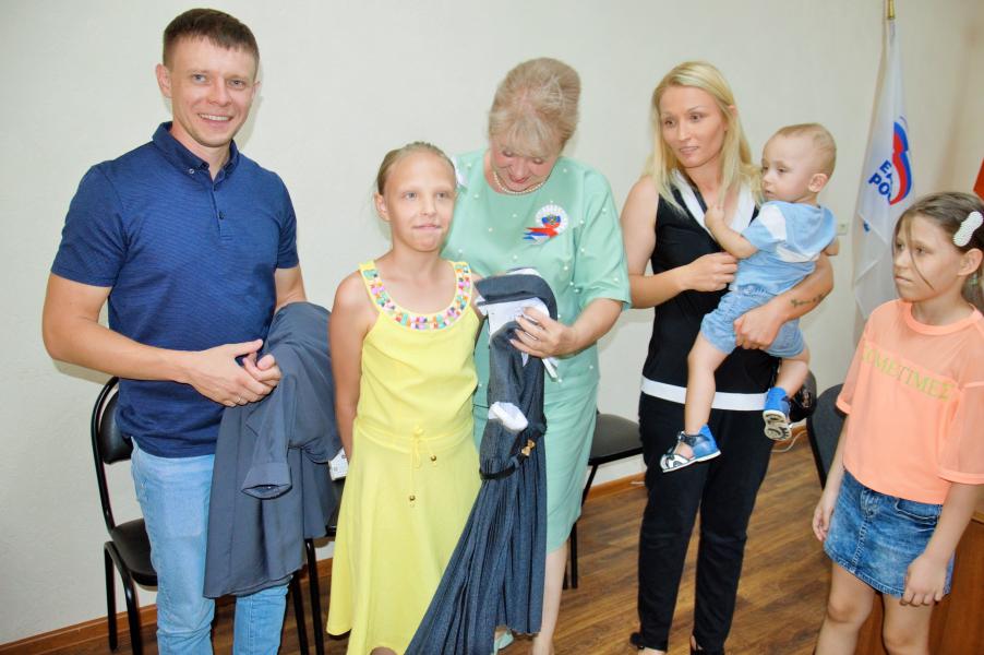 Глава Администрации района поддержала ежегодную акцию "Собери ребенка в школу"