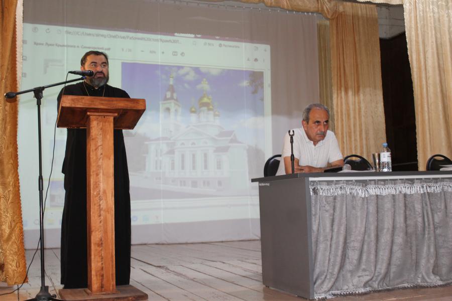 11.07.2025 в посёлке Синегорском прошла встреча жителей с информационной группой Администрации района под руководством первого заместителя главы по жилищно-коммунальному хозяйству делам ГО и ЧС