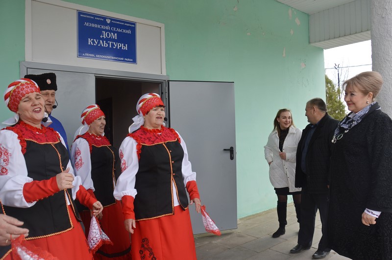 Жители хутора Ленин выразили благодарность Ольге Мельниковой за обновленный дом культуры