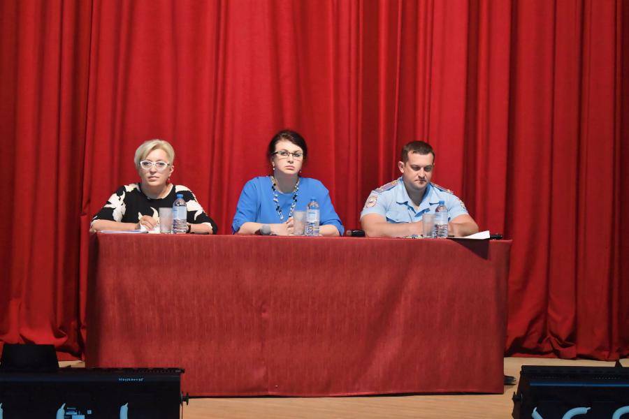В ДК р.п. Шолоховский прошла встреча информационной группы Администрации района с жителями поселения