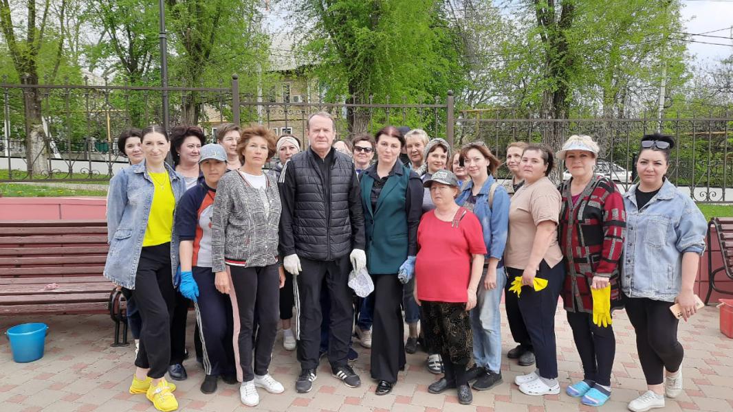 Профсоюзные активисты Белокалитвинской районной организации профсоюза работников государственных учреждений и общественного обслуживания Российской Федерации приняли участие в районных субботниках, которые прошли в апреле 2024 года