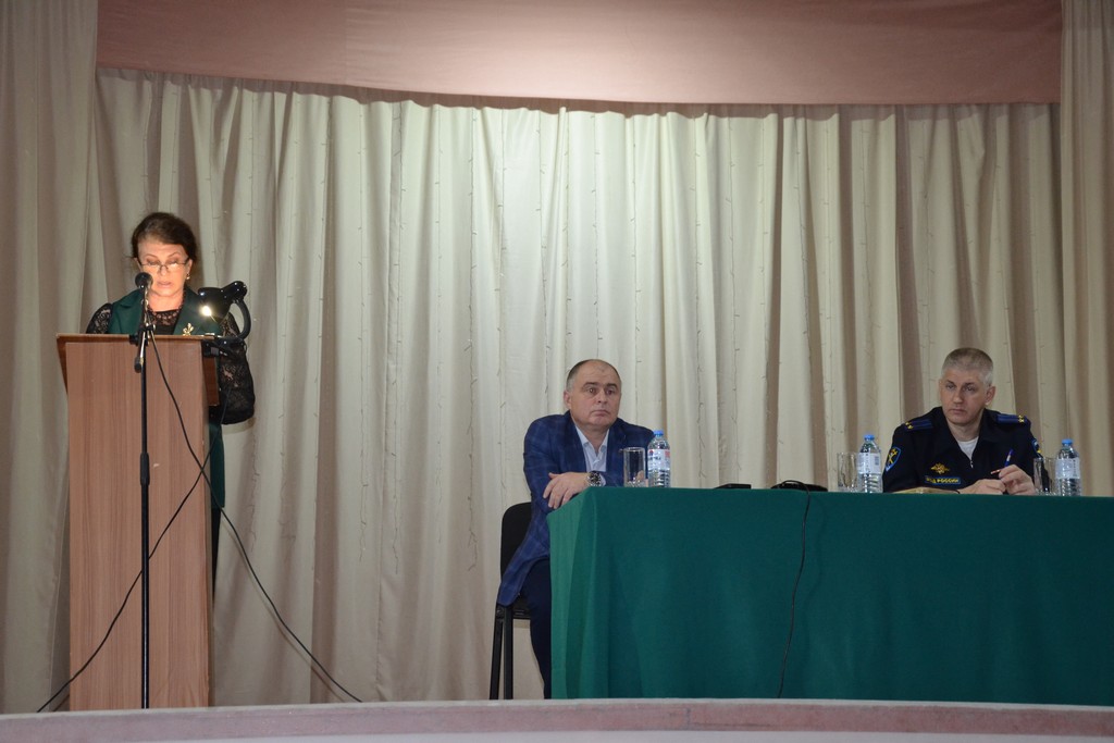 19 ноября 2025 года на территории Горняцкого сельского поселения прошла встреча информационной группы Администрации Белокалитвинского района под руководством заместителя главы Администрации района по социальным вопросам Елены Керенцевой с жителями поселен