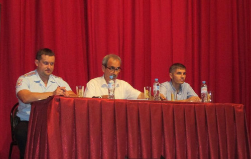 Состоялась встреча заместителя главы Администрации Белокалитвинского района по жилищно-коммунальному хозяйству Олега Каюдина с жителями Шолоховского городского поселения