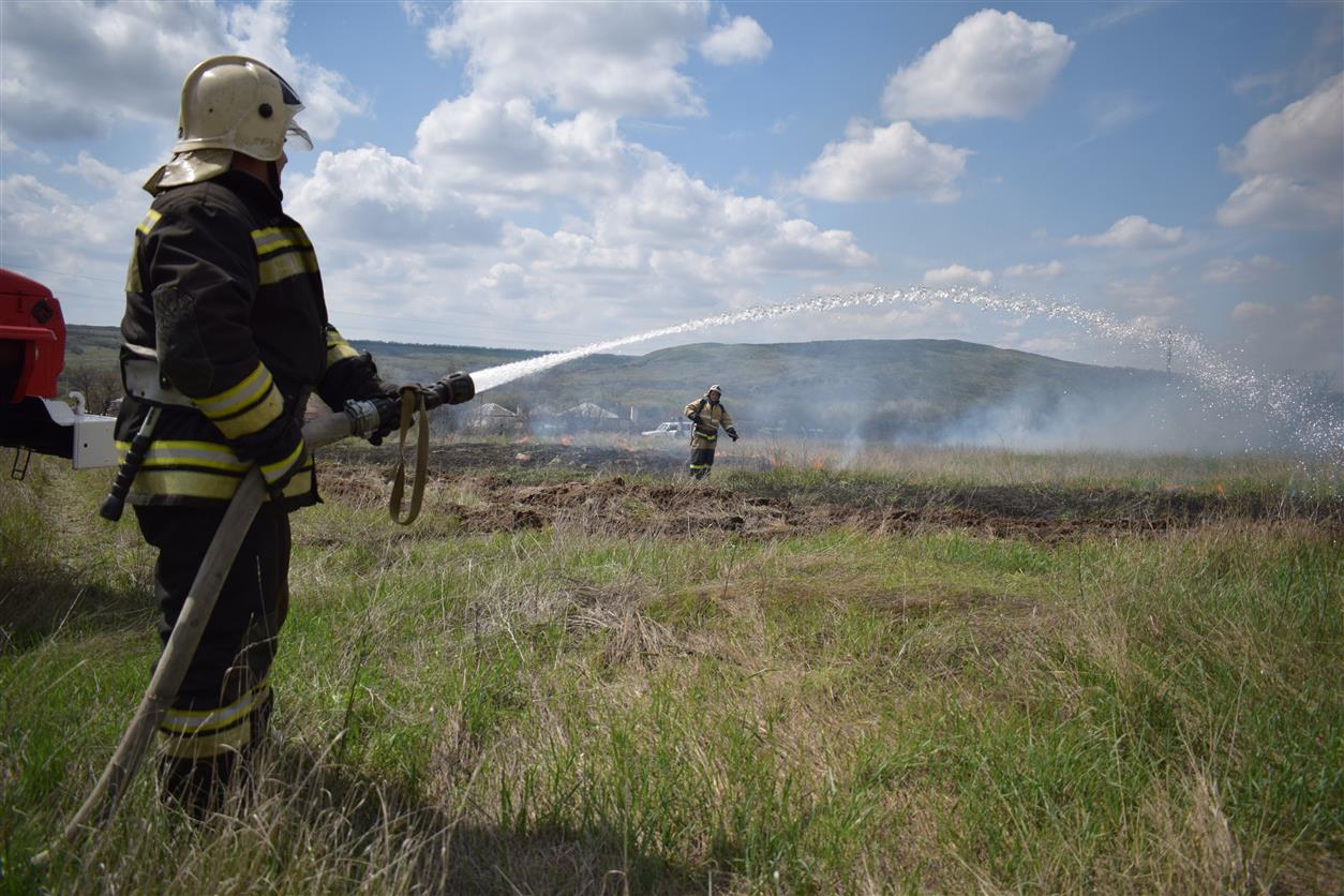 22 апреля 2021 года в Белокалитвинском районе прошли пожарно-тактические учения по ликвидации чрезвычайных ситуаций, обусловленных лесными и ландшафтными пожарами