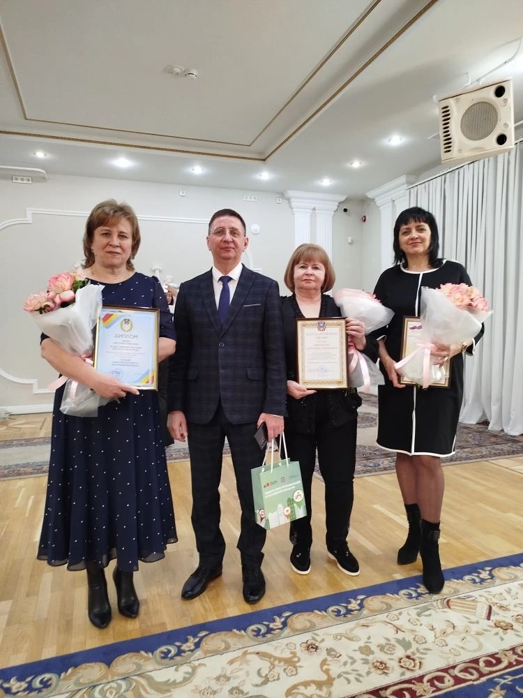 Награждение лучших работников сферы общественного питания и бытового обслуживания Ростовской области 