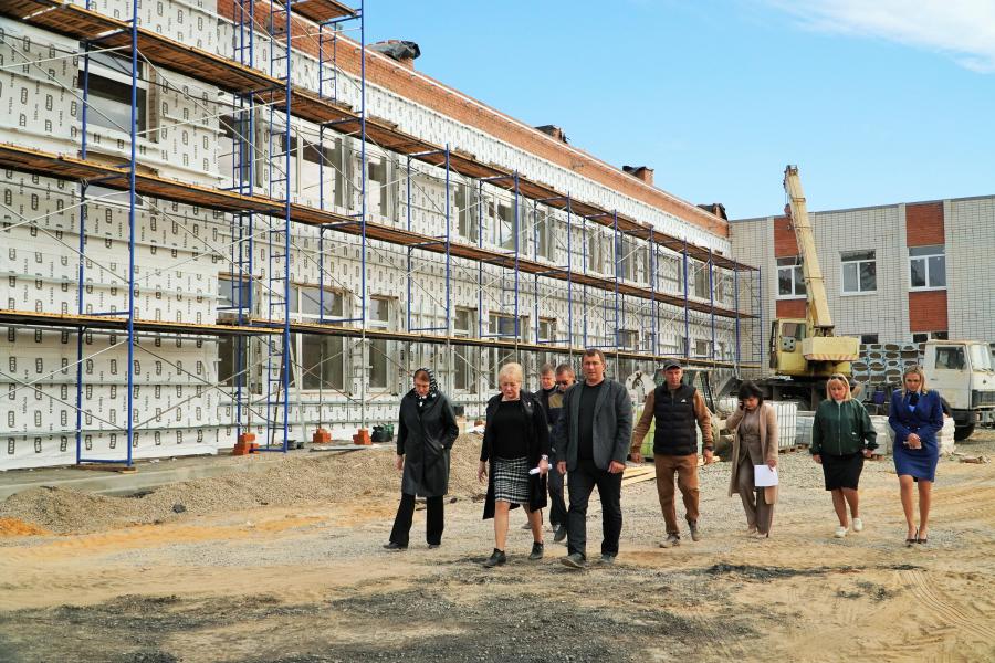 Глава Администрации района Ольга Мельникова проинспектировала ход капитального ремонта образовательных учреждений