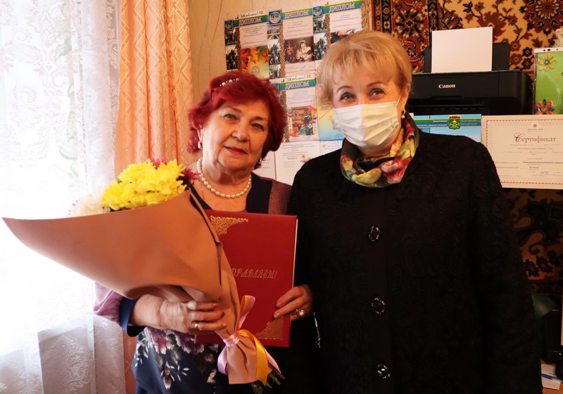 Председатель Совета ветеранов Шолоховского городского поселения Валентина Георгиевна Стороженко отметила 80-летний юбилей