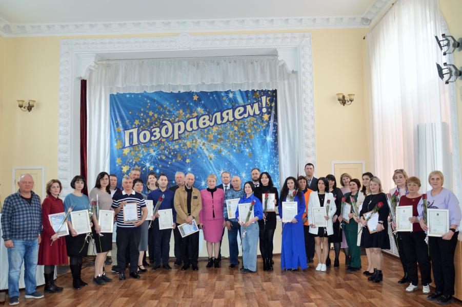 Работники бытового обслуживания населения и жилищно-коммунального хозяйства принимают поздравления с профессиональным праздником 