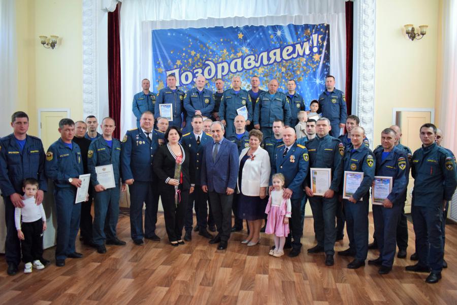  Огнеборцы Белокалитвинского района принимают поздравления с профессиональным праздником