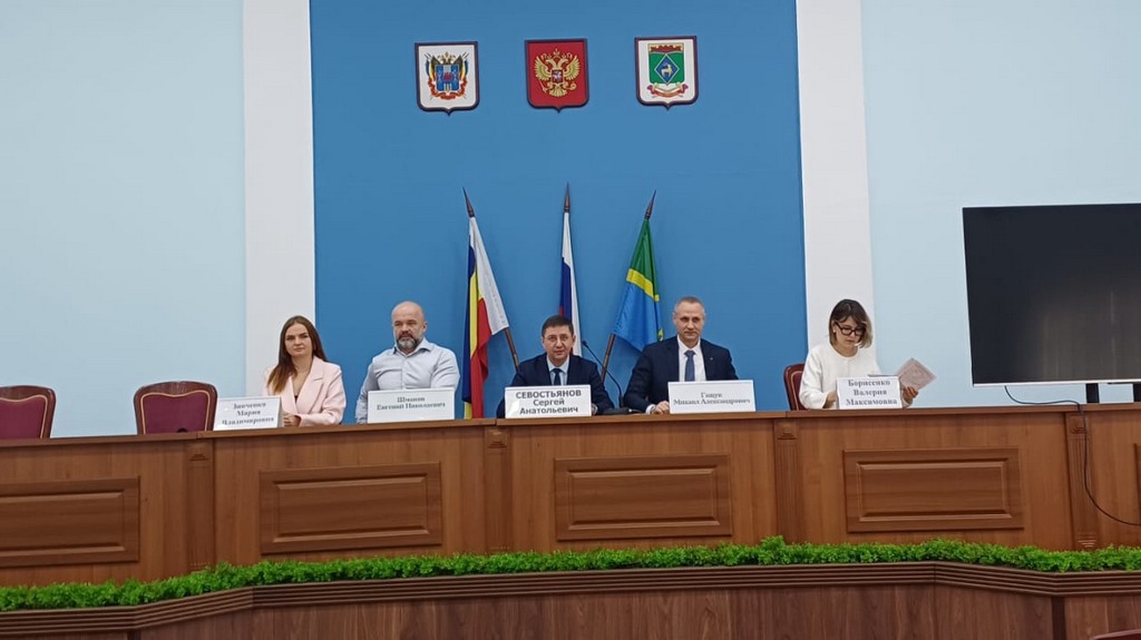 Состоялось заседание Круглого стола на тему «Об особенностях проведения процедуры оценки кадастровой стоимости земельных участков в 2026 году в Ростовской области»