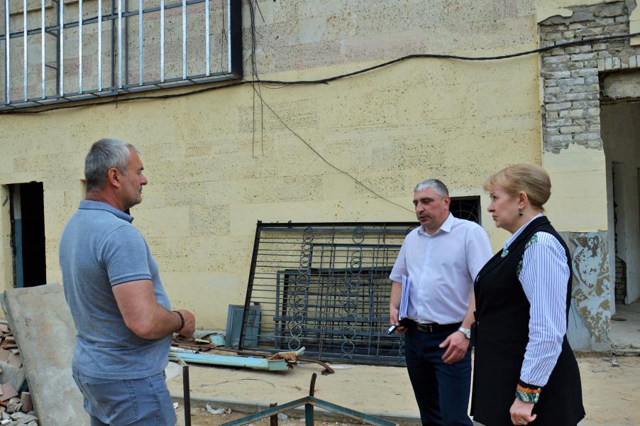 Глава Администрации района Ольга Мельникова обсудила с подрядчиком проведение реконструкции многофункционального молодежного центра 