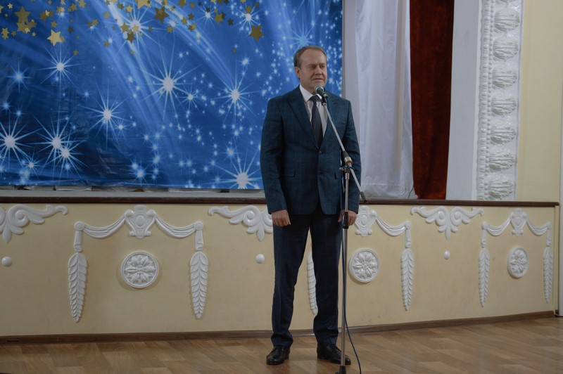 В преддверии профессионального праздника - Дня работника автомобильного и городского пассажирского транспорта председатель Собрания депутатов Белокалитвинского района поздравил представителей профессии