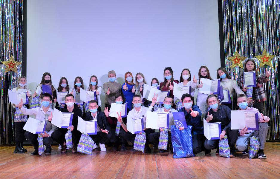 Глава Администрации района Ольга Мельникова вручила награды лучшим волонтерам района в рамках фестиваля «ДоброФест»