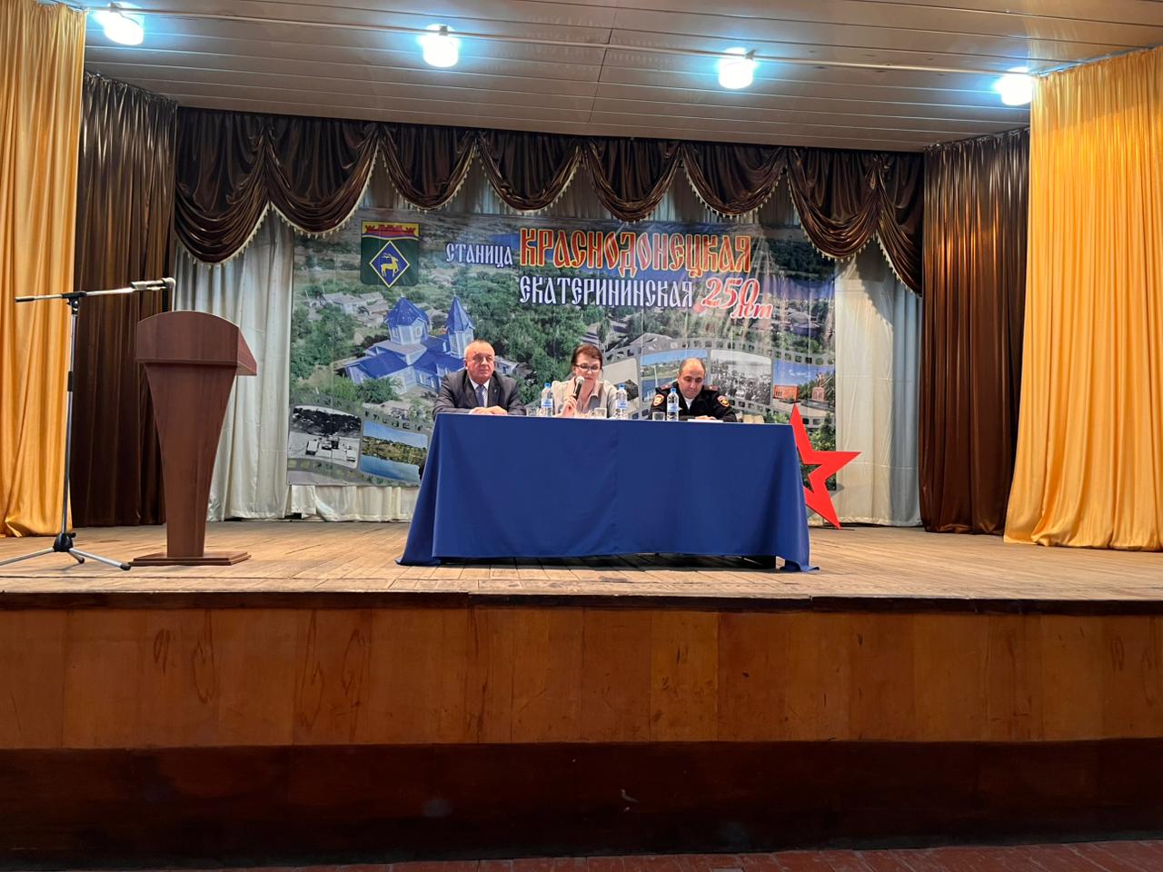 В ноябре текущего года информационная группа Администрации Белокалитвинского района под руководством заместителя главы Администрации района по социальным вопросам Елены Керенцевой встретилась с жителями Краснодонецкого сельского поселения