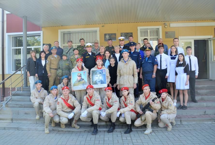 В поселке Шолоховском открыли мемориальные доски военнослужащим, погибшим при исполнении служебного долга