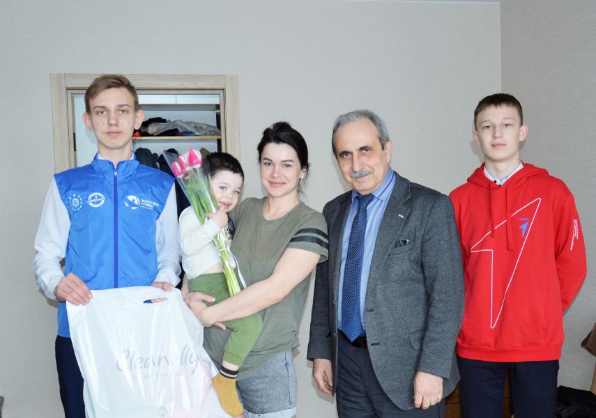 В Белокалитвинском районе жен и матерей участников СВО поздравляют с наступающим Международным женским днем