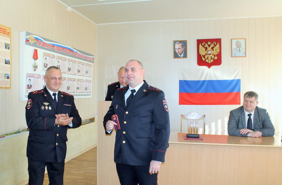 Белокалитвинские защитники правопорядка принимают поздравления с профессиональным праздником