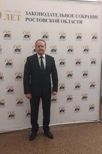 Председатель Собрания депутатов Сергей Харченко и глава Администрации района Ольга Мельникова приняли участие в торжественном мероприятии по случаю 25-летия Законодательного Собрания Ростовской области