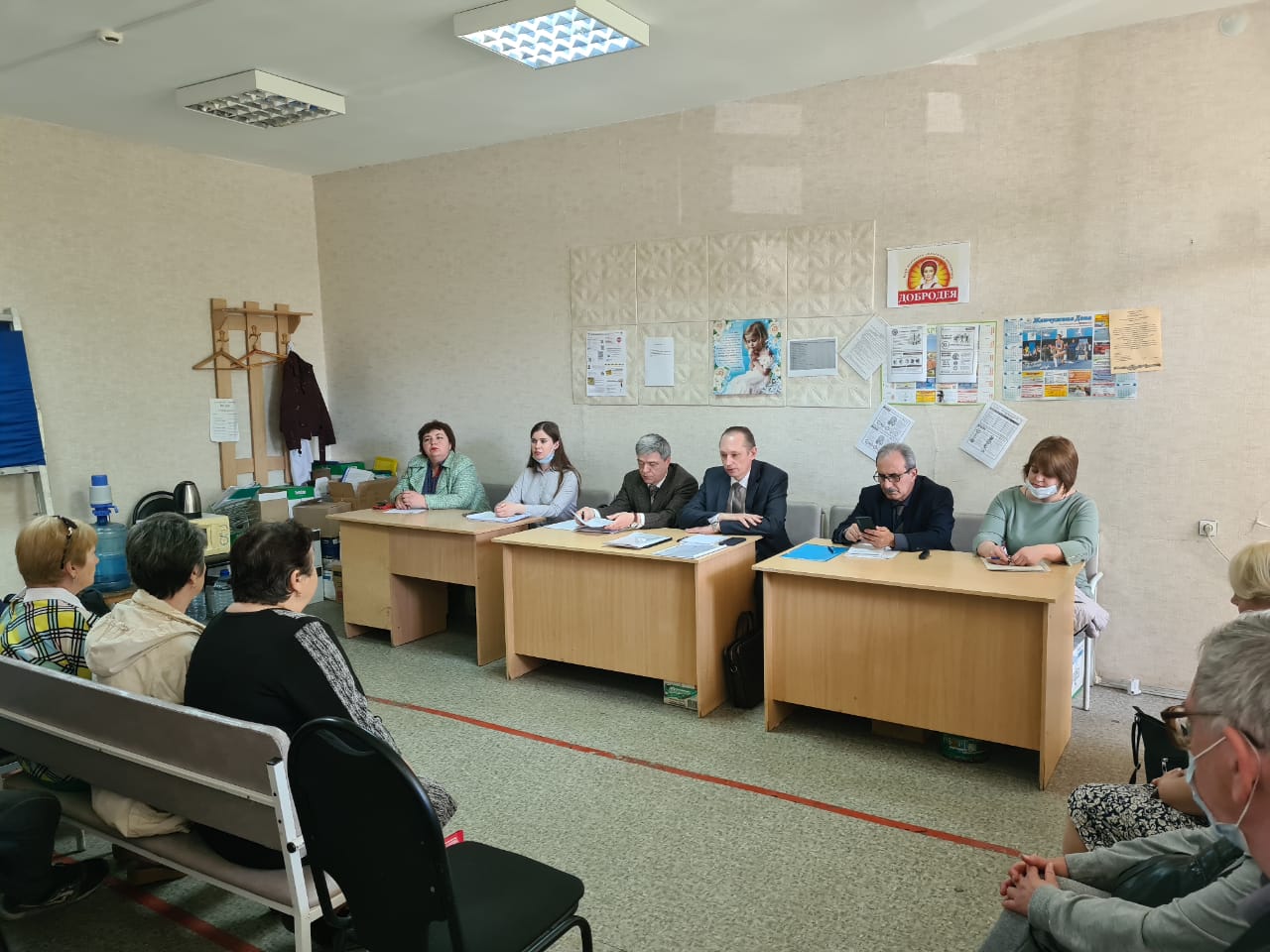 В Администрации Коксовского сельского поселения состоялась встреча руководителя Региональной службы по тарифам Ростовской области Алексей Лукьянова с жителями п. Коксовый