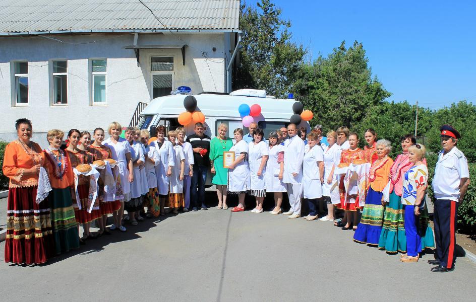 Глава Администрации района Ольга Мельникова передала ключи от нового реанимобиля амбулатории поселка Коксовый