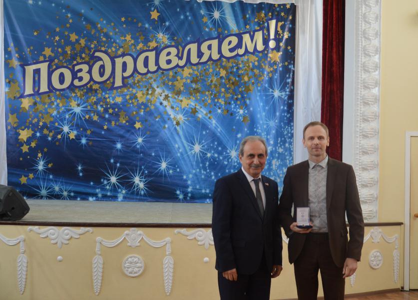 Представители органов местного самоуправления Белокалитвинского района принимают поздравления с профессиональным праздником