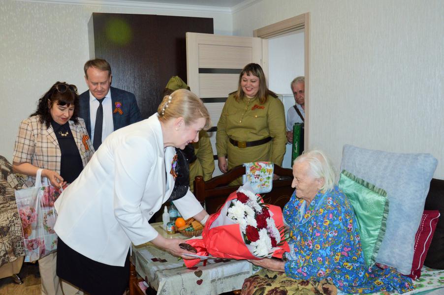 Глава Администрации района поблагодарила ветеранов Великой Отечественной войны за подвиг во имя многих поколений