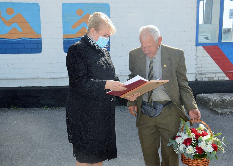 Глава Администрации района Ольга Мельникова поздравила с юбилеем заслуженного тренера России Владимира Ивановича Солдатова