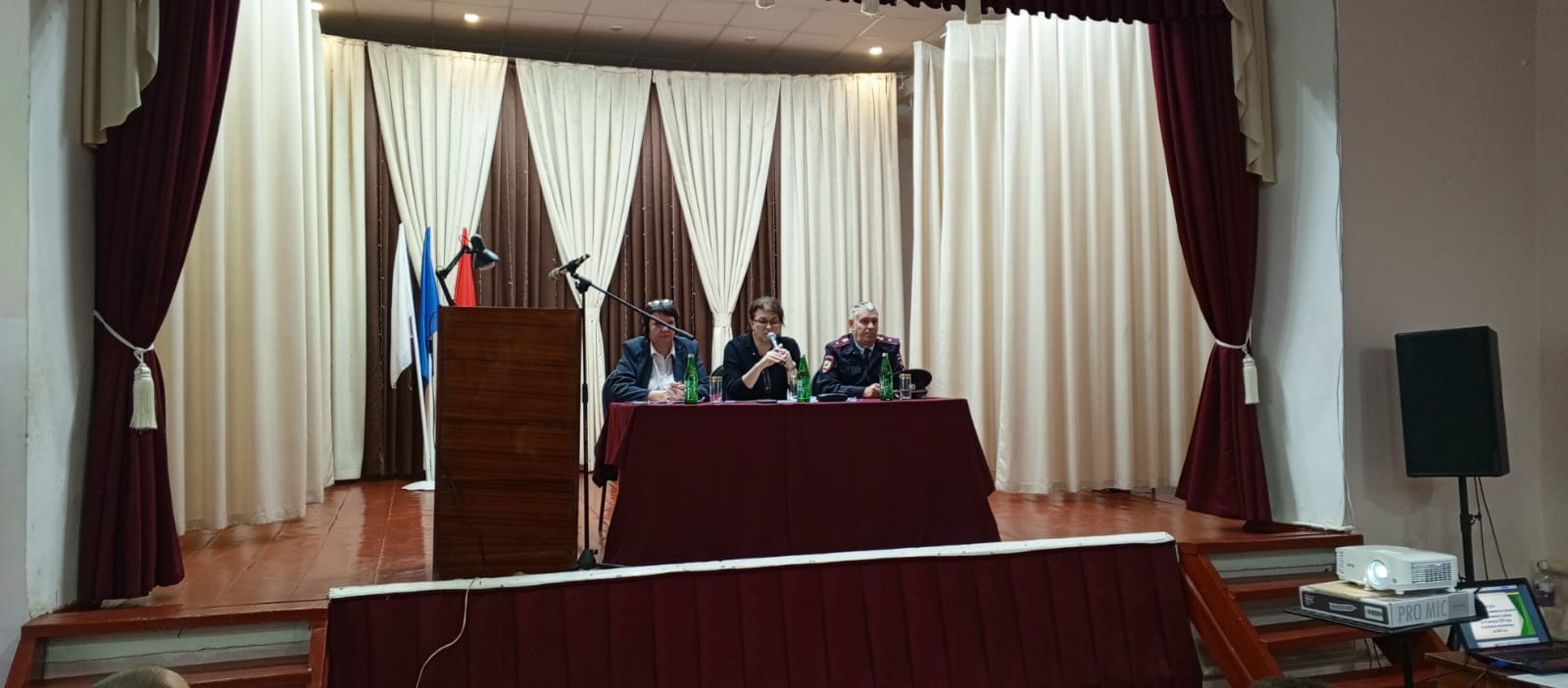 18 ноября текущего года информационная группа Администрации Белокалитвинского района под руководством заместителя главы Администрации района по социальным вопросам Елены Керенцевой встретилась с жителями Рудаковского сельского поселения