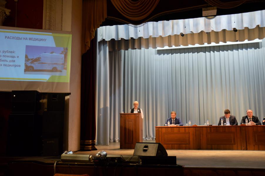 На встрече с главой Администрации района Ольгой Мельниковой собралось более 300 белокалитвинцев