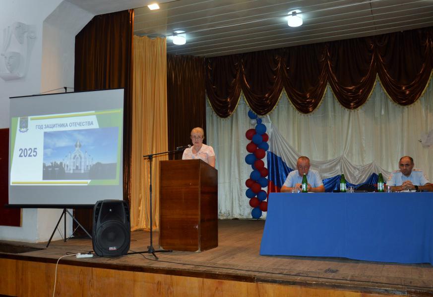 Глава Администрации района Ольга Мельникова встретилась с жителями Краснодонецкого поселения