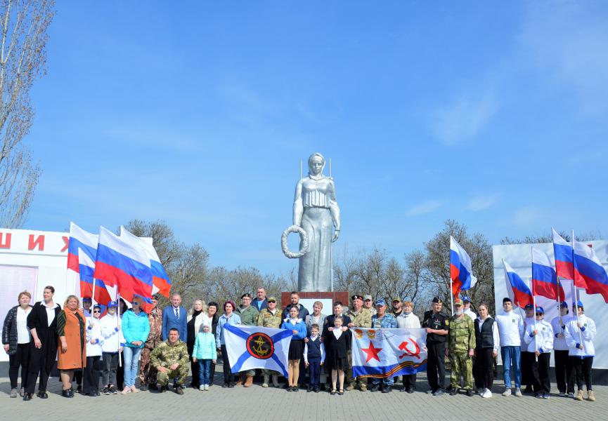 Ольга Мельникова вместе с жителями Белокалитвинского района встретила гуманитарный конвой