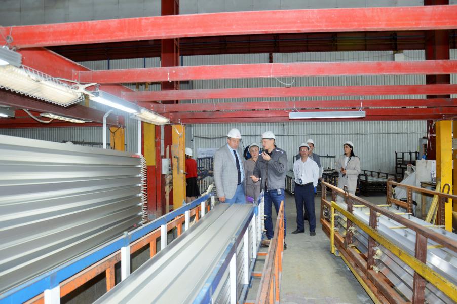 Министр экономического развития Ростовской области Павел Павлов познакомился с деятельностью крупнейших металлургических предприятий Белокалитвинского района