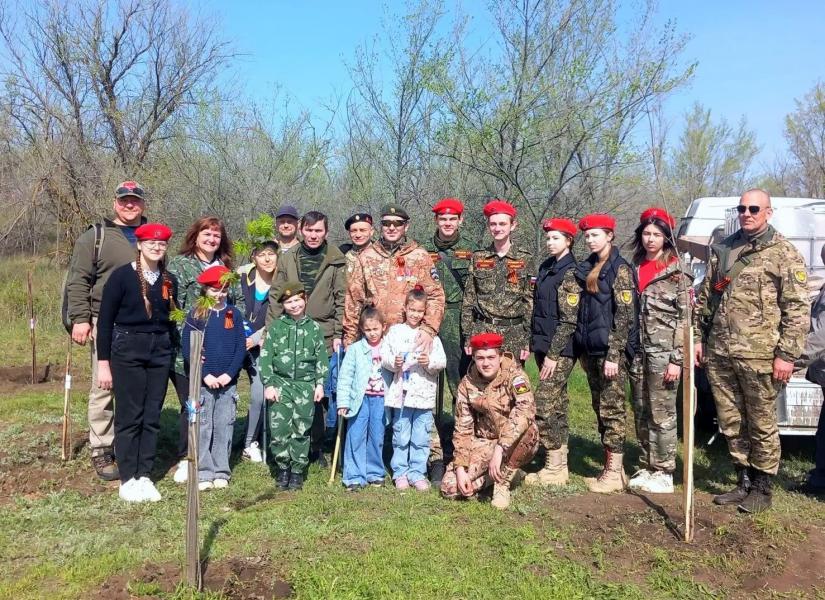 Совместный труд ради общей памяти: на «Высоте Бессмертия» прошёл масштабный субботник
