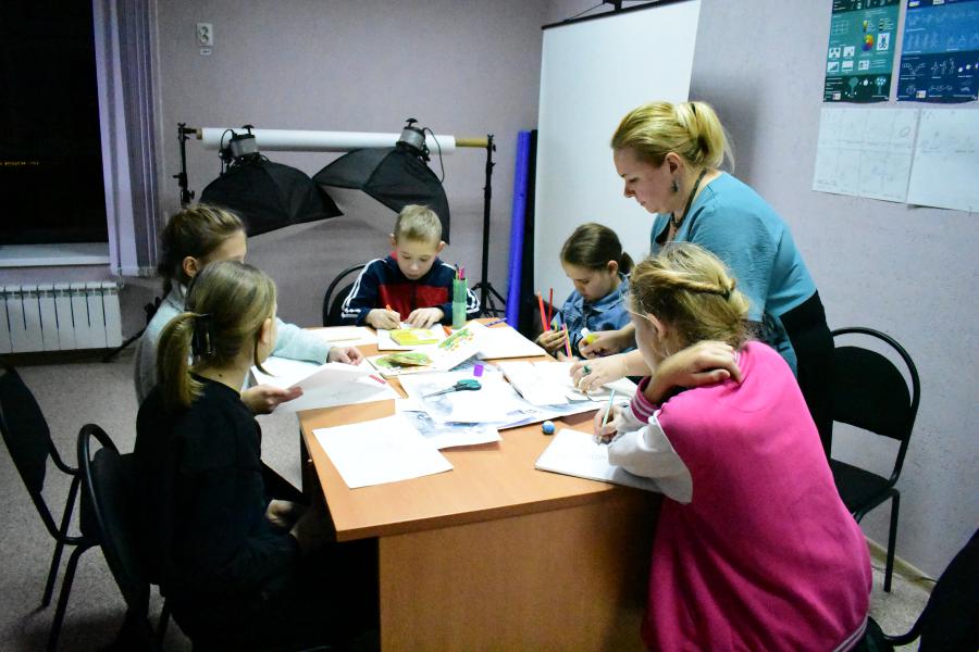 На территории Белокалитвинского района продолжается реализация проекта  «Подсолнух», разработанный муниципальным бюджетным учреждением культуры «Центр культурного развития» и ставший победителем конкурса грантов Президентского фонда культурных инициатив